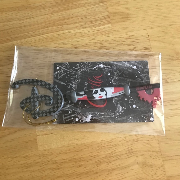 Disney Store Cruella De Vil Live Action Movie Collectible Key 2021 - Picture 3 of 3